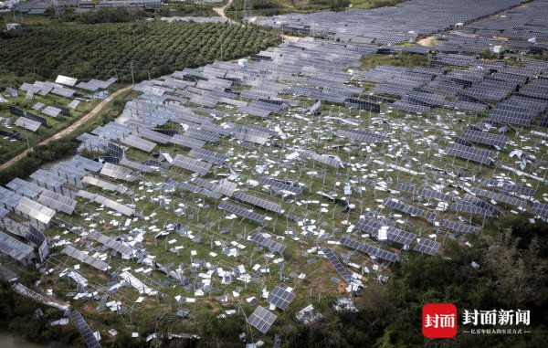 铁牛配资 广东阳江至少5组风电机被台风折断，千亩光伏电厂受损｜图集